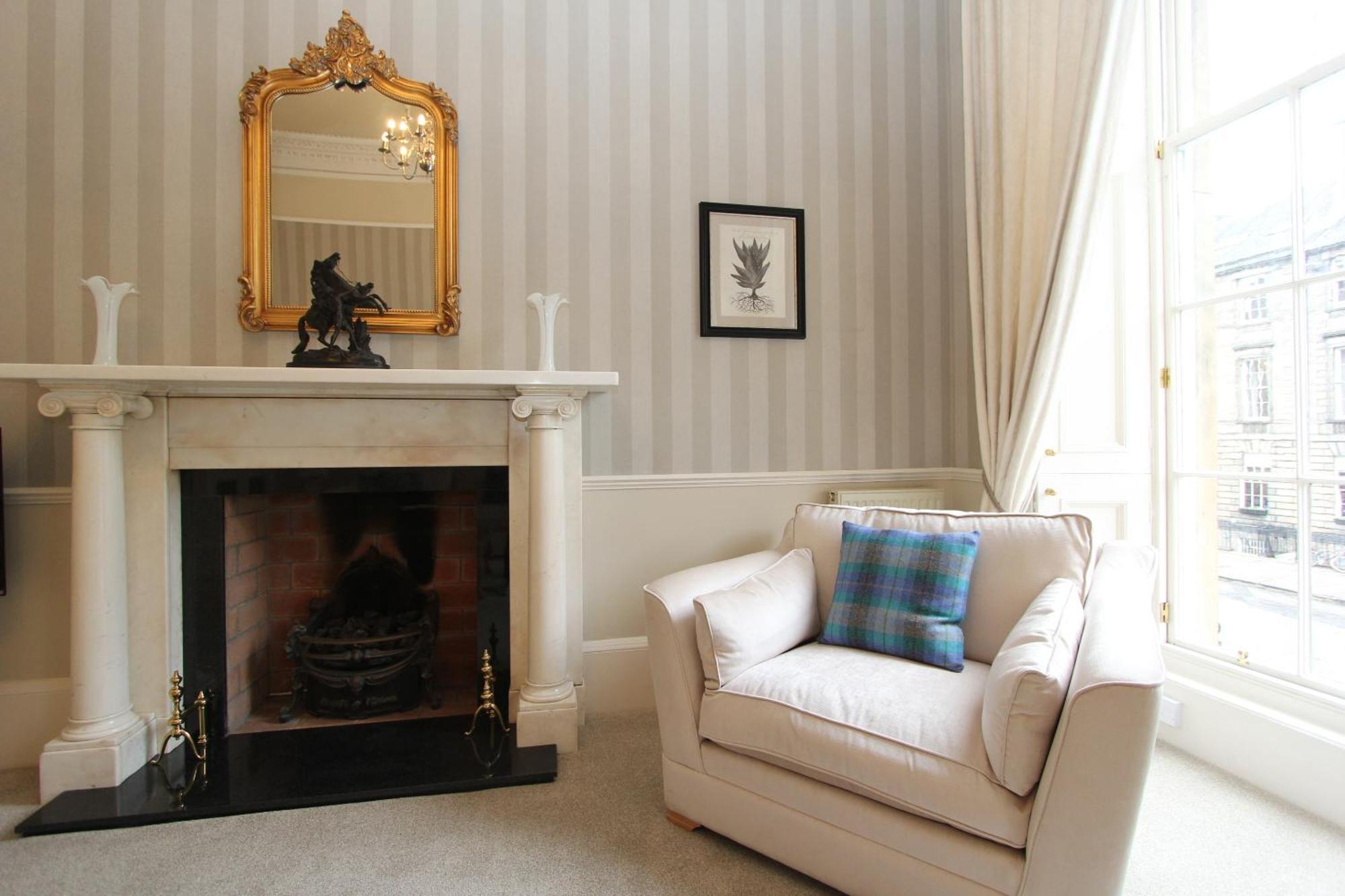 Escape To Edinburgh @ Albyn Place Exterior photo